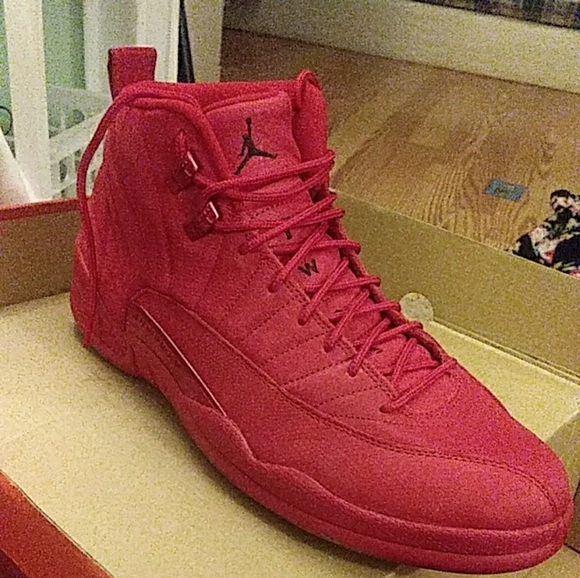 Jordan 12s size 13 